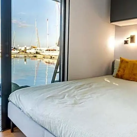 ホテル The Homeboat Company Parque Nacoes-lisboa 4*